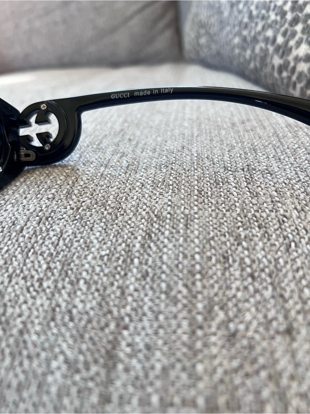 Gucci Interlocking G Sunglasses with Silver Logo Accent - Picture 6 of 6